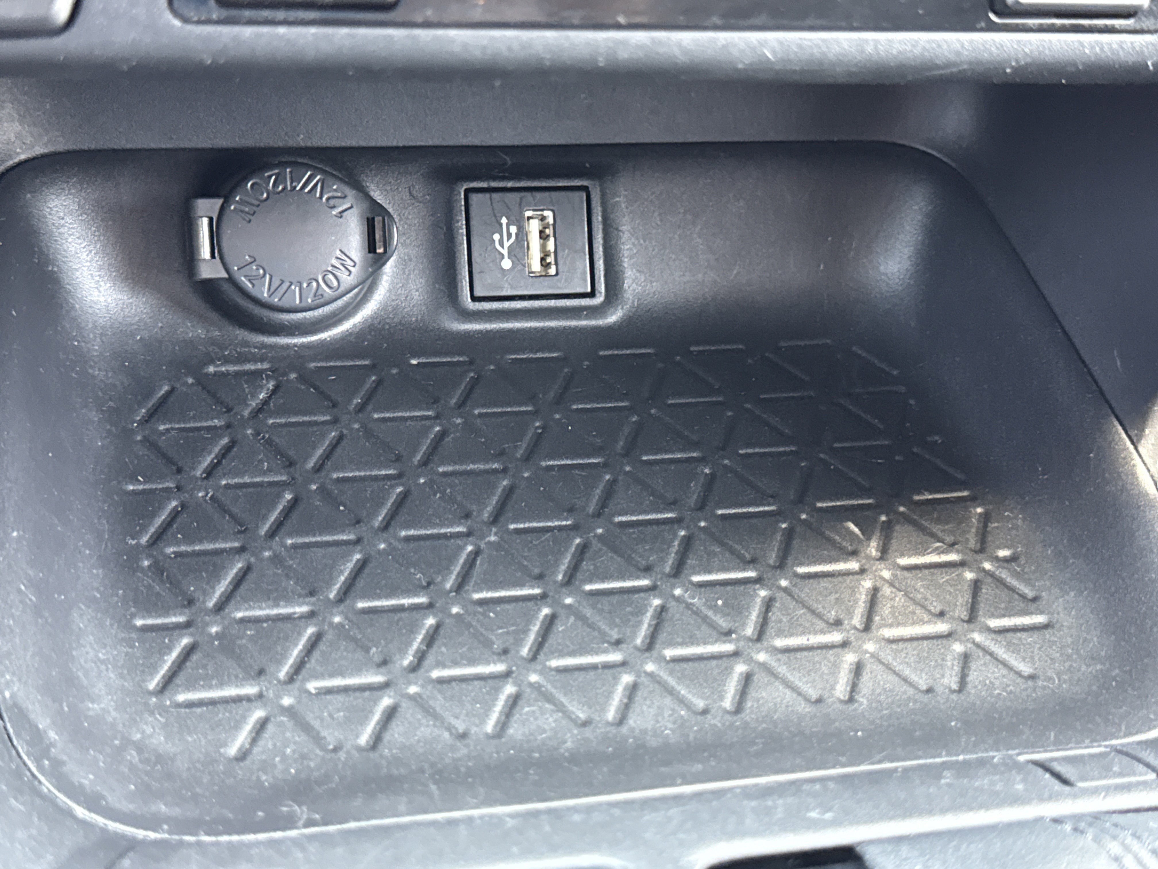 2023 Toyota RAV4 XLE - Photo 27