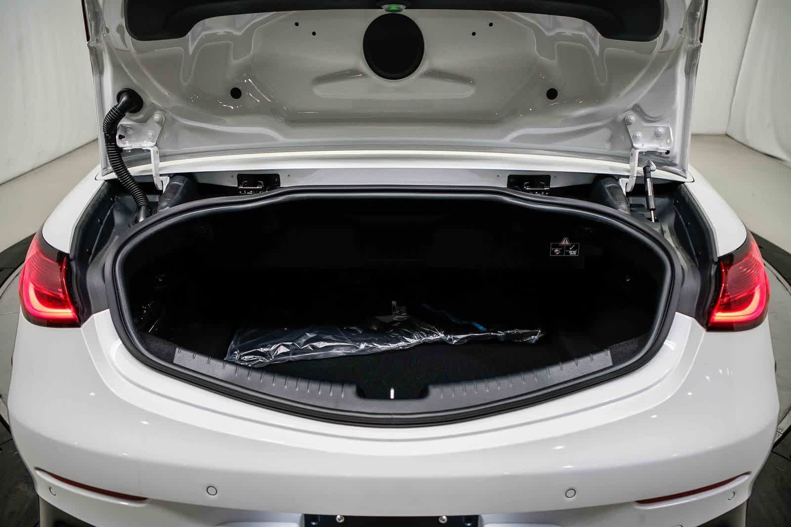 New 2026 MANUFAKTUR Moonlight White Metallic Mercedes-Benz AMG® CLE 53 image 11