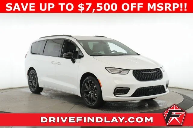 2026 Chrysler Pacifica Select's photo