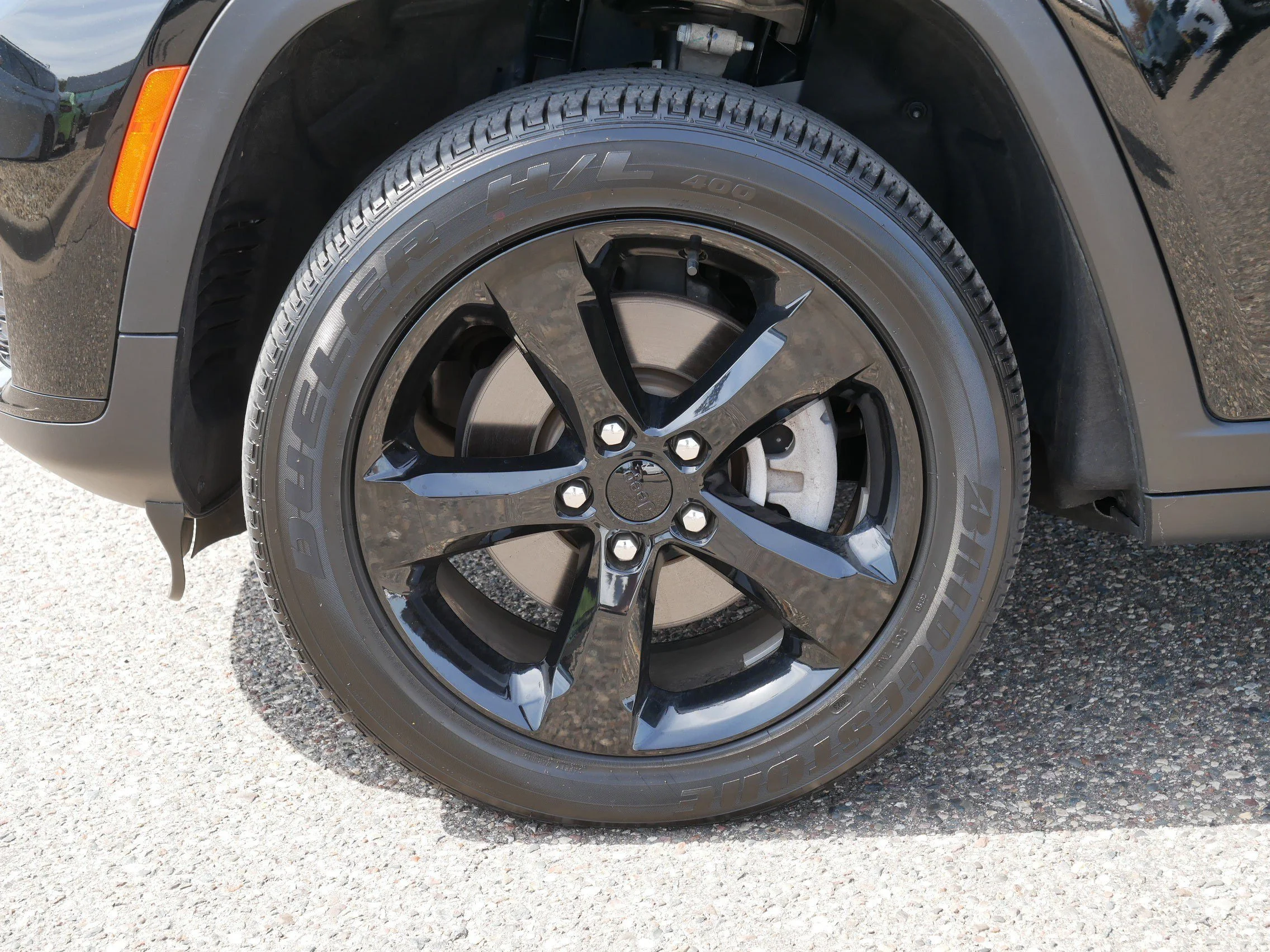 Used 2024 Diamond Black Crystal Pearlcoat Jeep Altitude X image 15