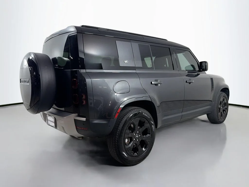 Used 2024 Gray Land Rover S image 5