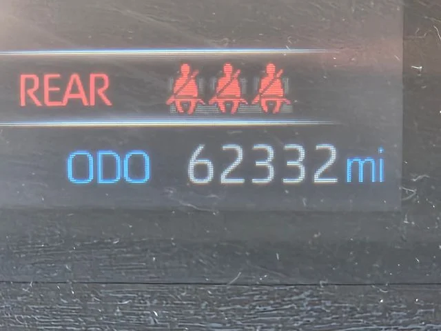 Used 2022 White Toyota XLE Premium image 36
