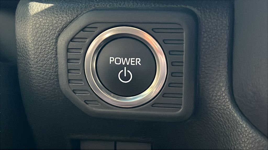 Used 2025  Toyota Base image 23