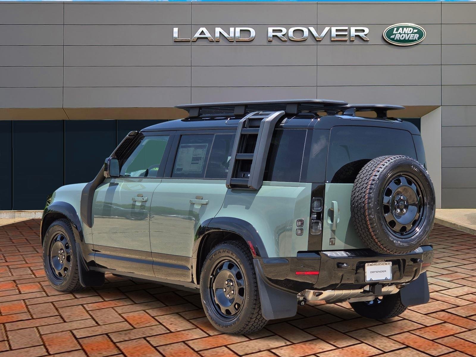 New 2026 Keswick Green LAND ROVER  image 4