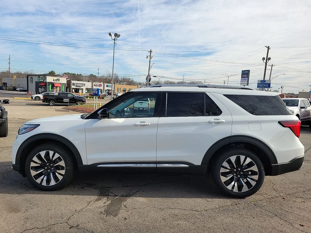 New 2026 Star White Metallic Tri-Coat Ford Platinum™ image 3