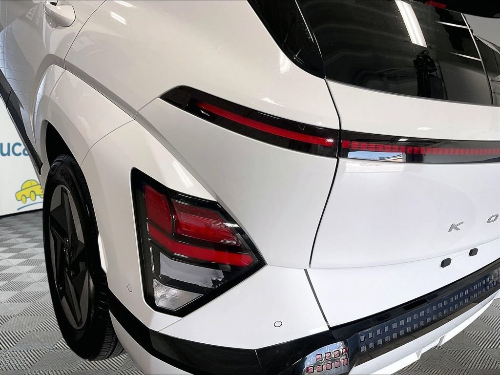 Used 2024 White Hyundai Limited image 33