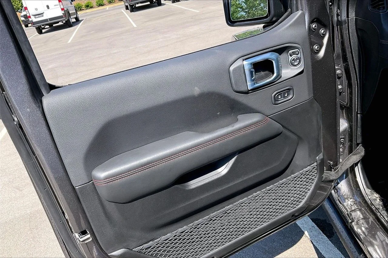 New 2026 Granite Crystal Metallic Clearcoat Jeep Rubicon X image 23