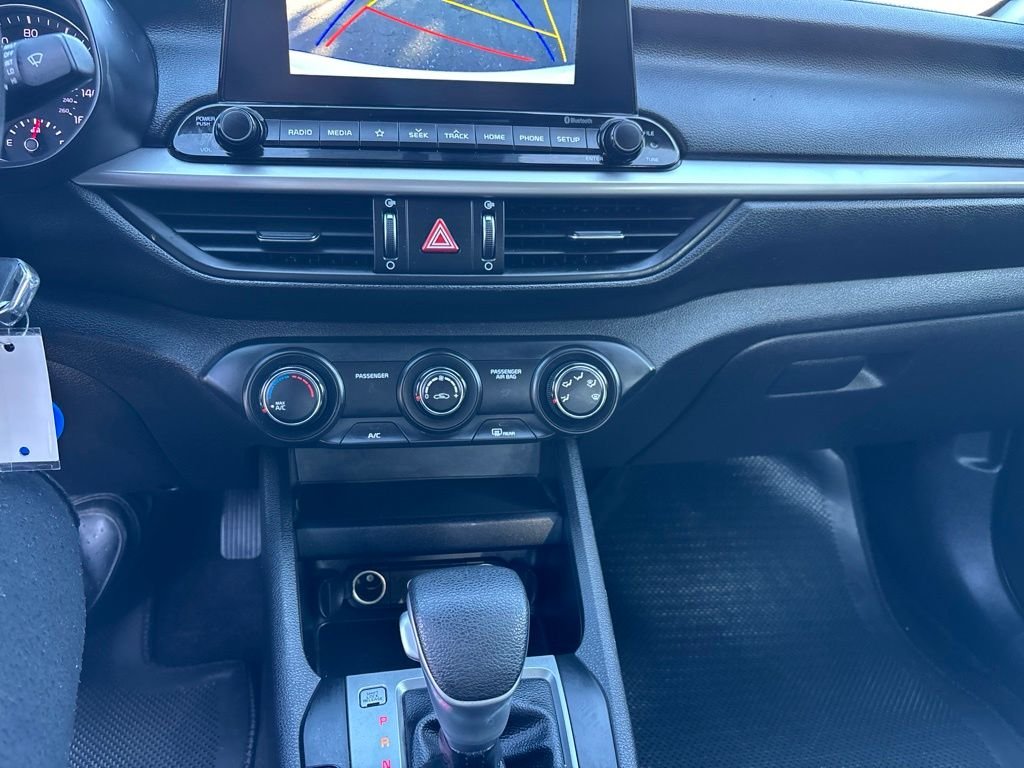 Used 2021 White Kia LXS image 16