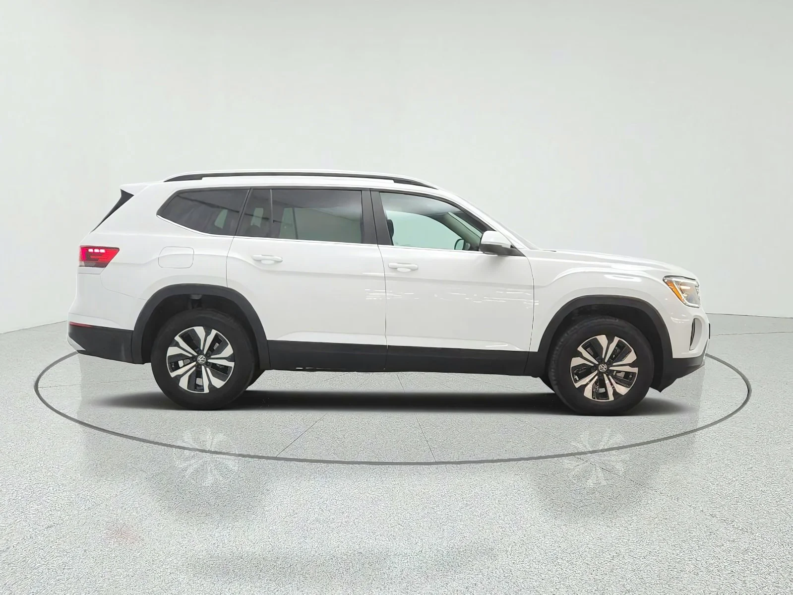 Used 2025 Pure White Volkswagen 2.0T SE FWD image 5