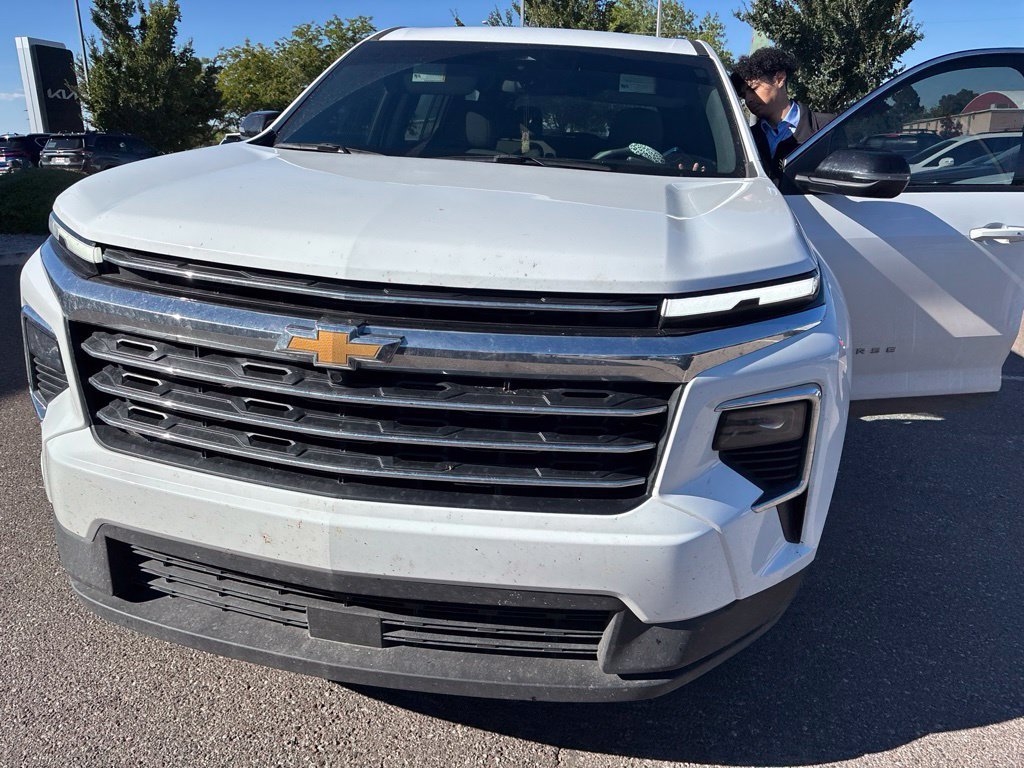 Used 2025 White Chevrolet LT image 3