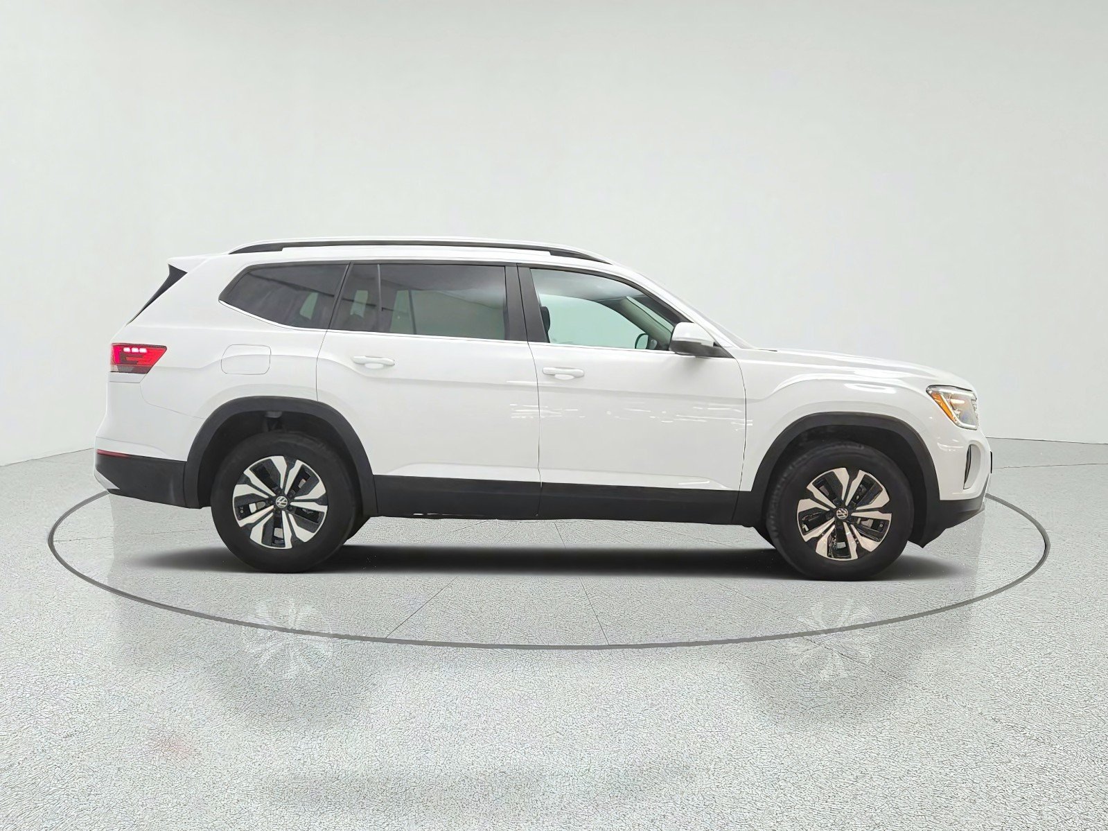 Used 2025 Pure White Volkswagen 2.0T SE FWD image 5