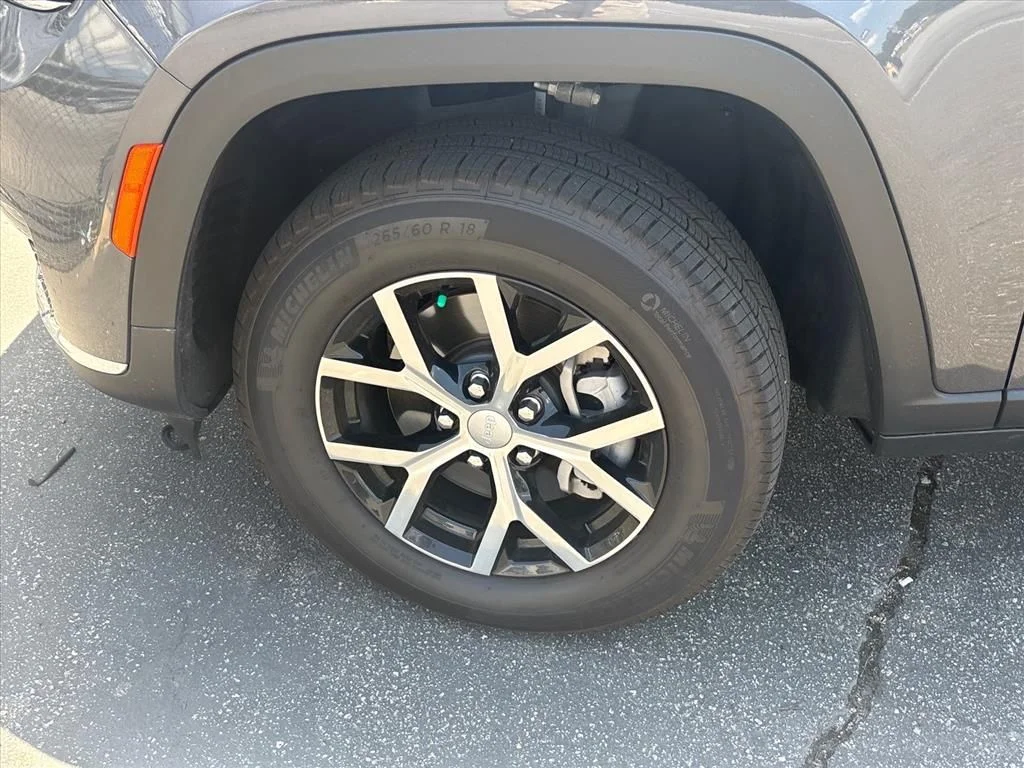 Used 2025 Gray Jeep Limited image 4