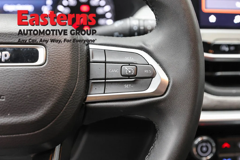 Used 2024 White Jeep Latitude image 15