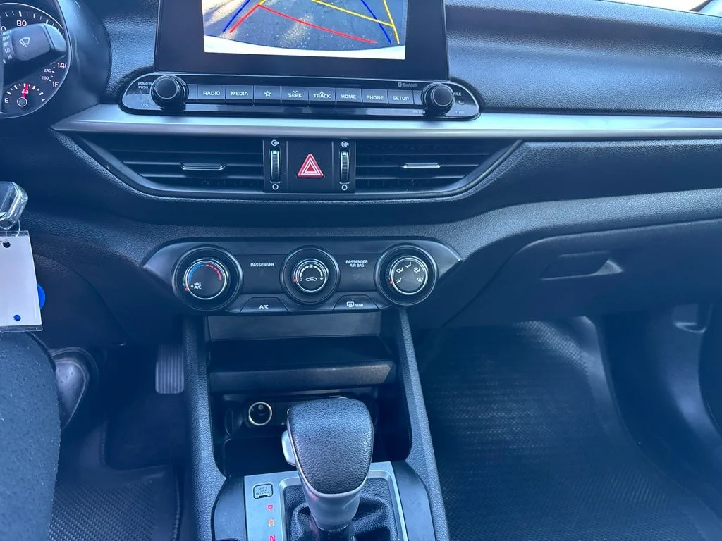 Used 2021 White Kia LXS image 16