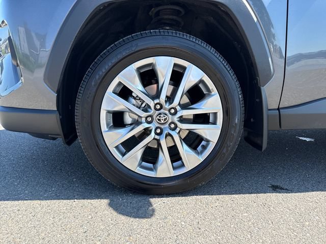 Used 2025 Magnetic Gray Metallic Toyota XLE Premium image 29