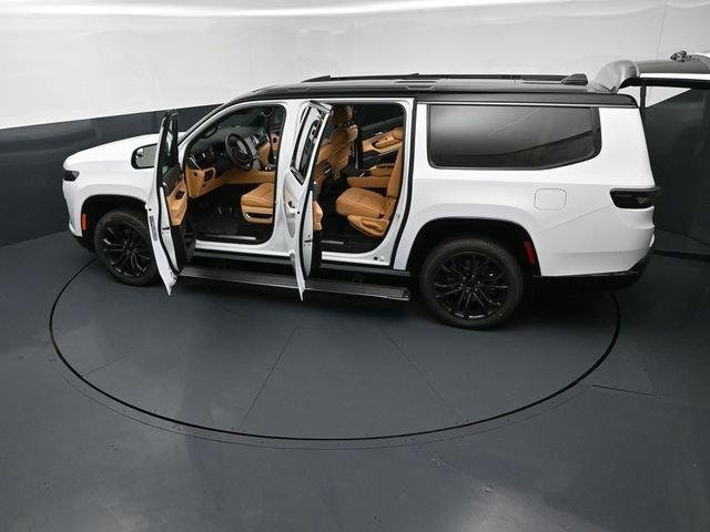 New 2026 Bright White Clear-Coat Exterior Paint Jeep Grand Wagoneer image 27