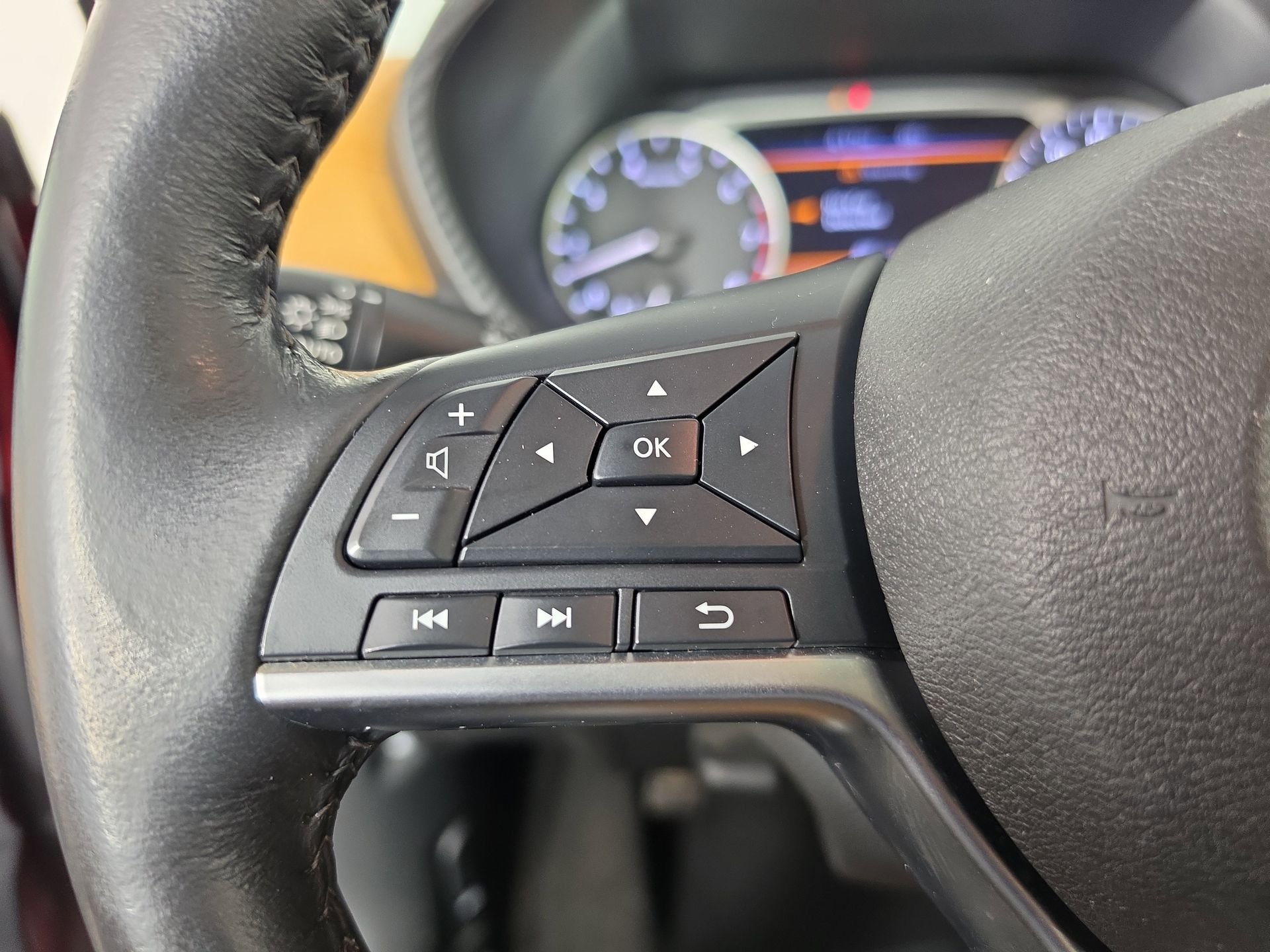 Used 2022 Red Nissan SV image 22