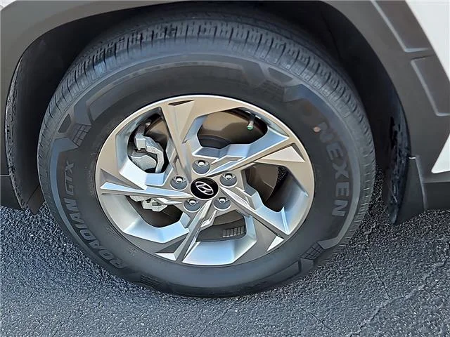 Certified Used 2022 Quartz White Hyundai SEL Front-wheel Drive image 8