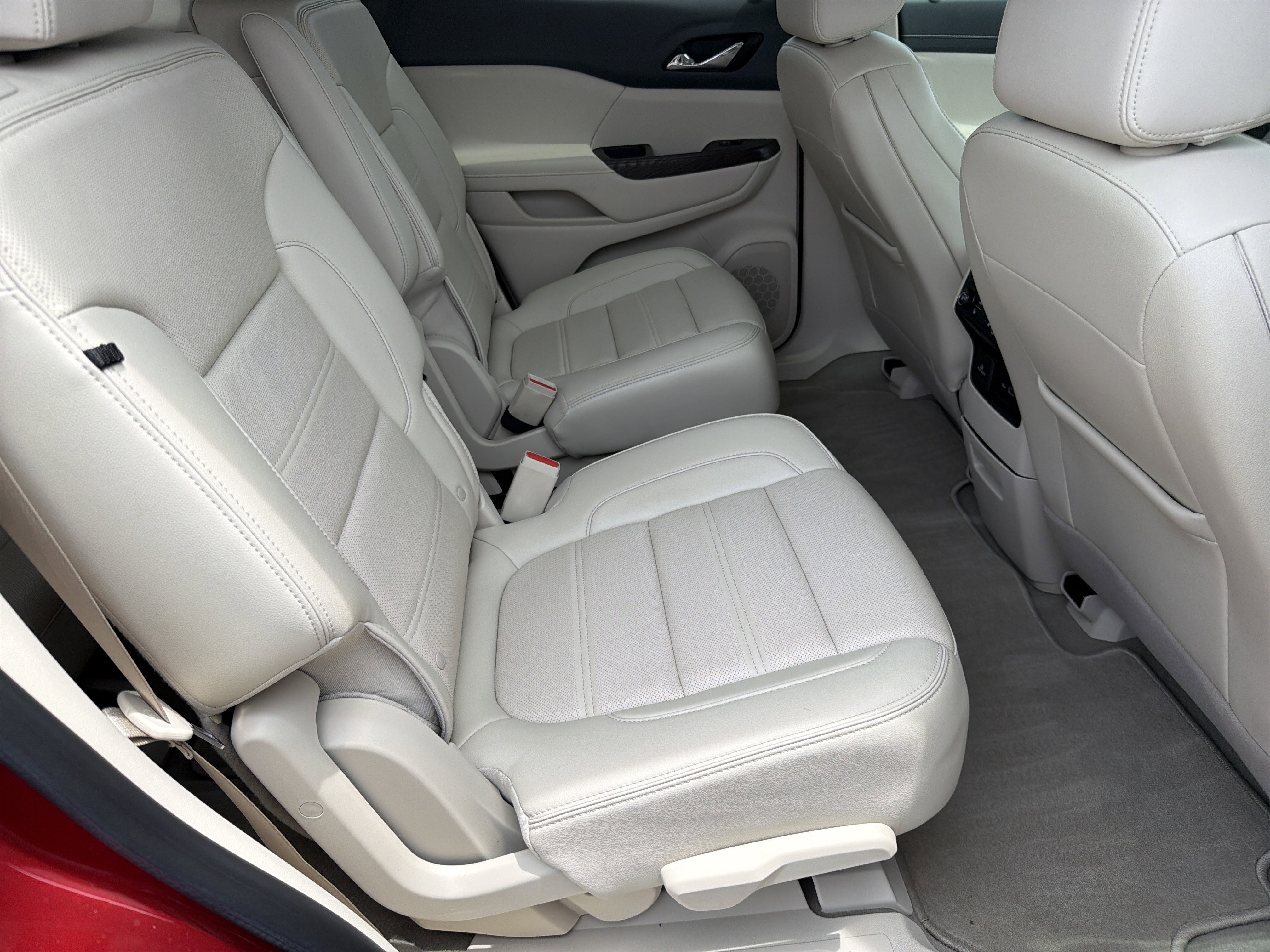 2022 GMC Acadia Denali - Photo 16
