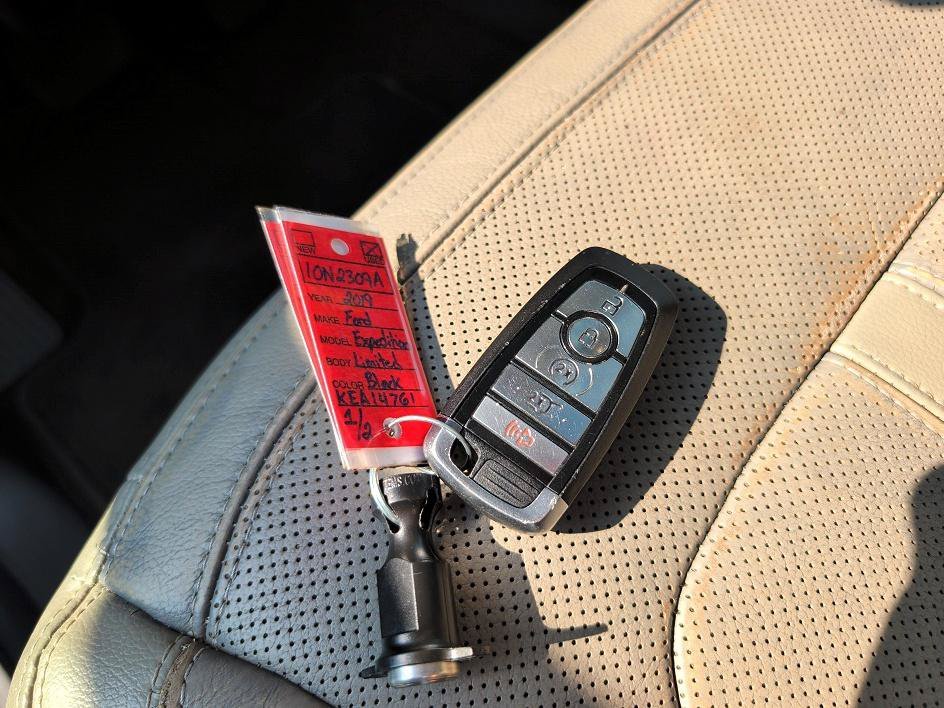 Used 2019 Black Metallic Ford Limited image 30