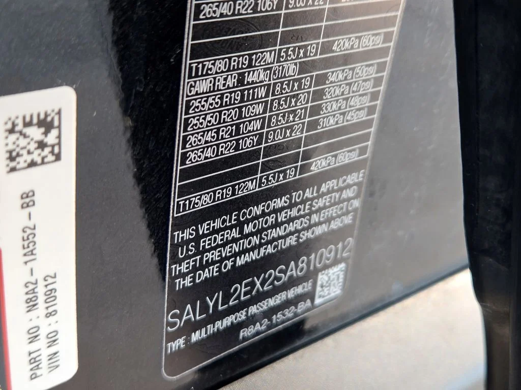 Used 2025  Land Rover Dynamic SE image 35