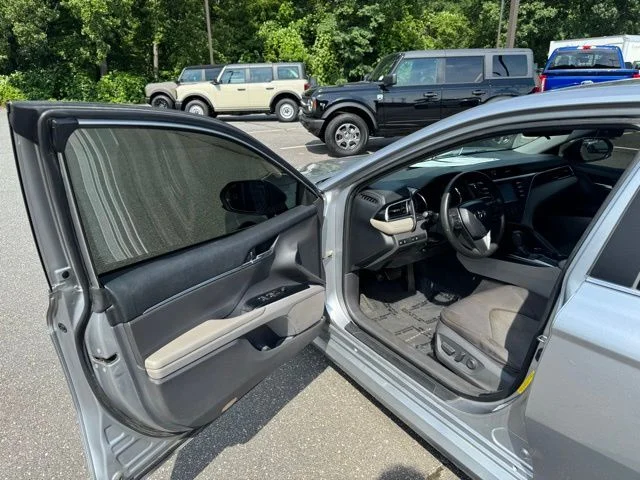 Used 2018 Silver Toyota LE image 12