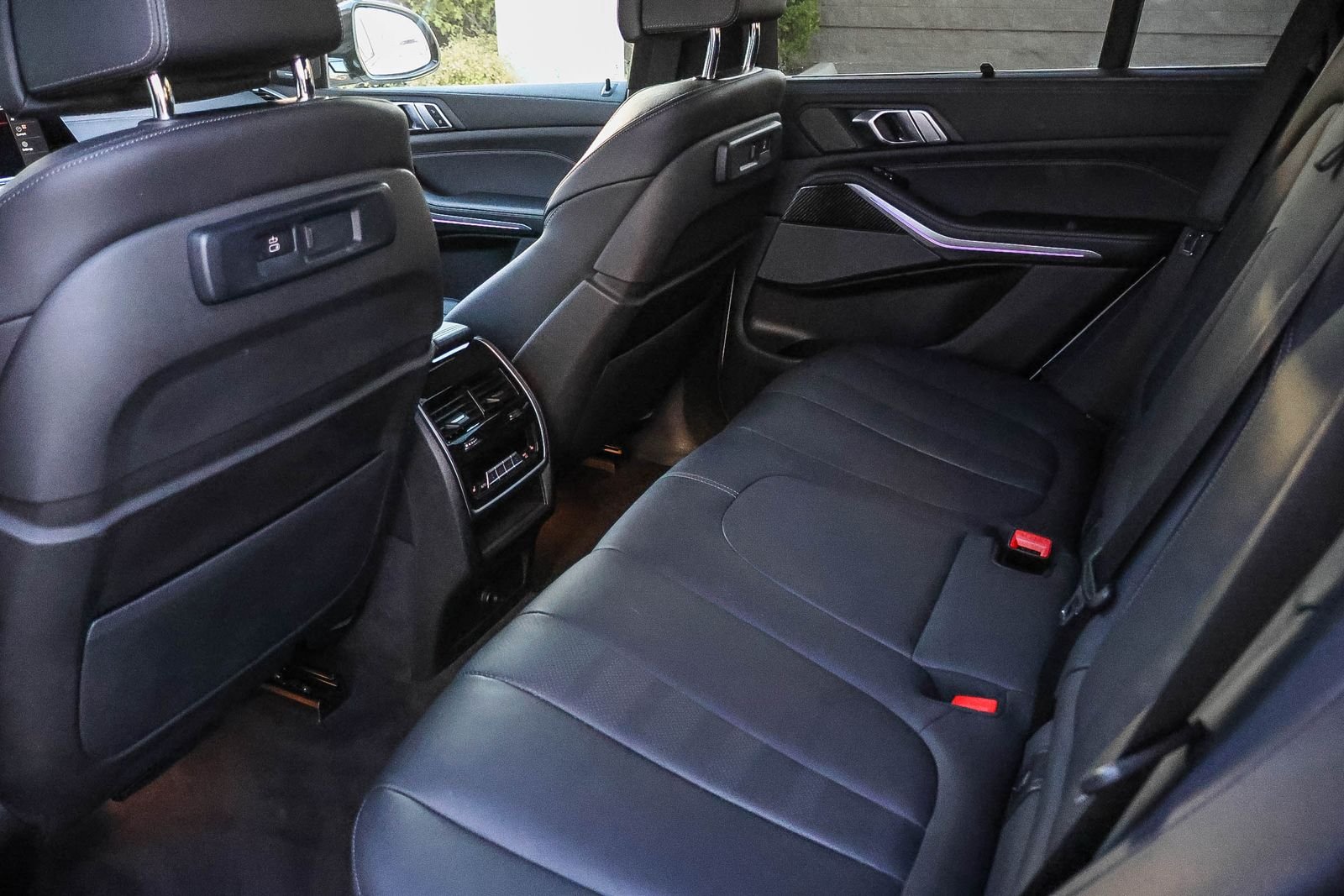 Used 2022 White BMW M50i image 17