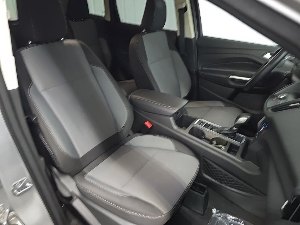 Used 2019 Silver Ford SE image 18