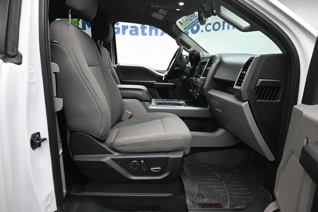 Used 2017 White Ford XLT image 9