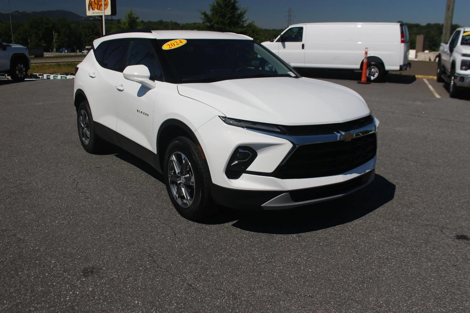 Used 2024 Summit White Chevrolet 2LT image 2
