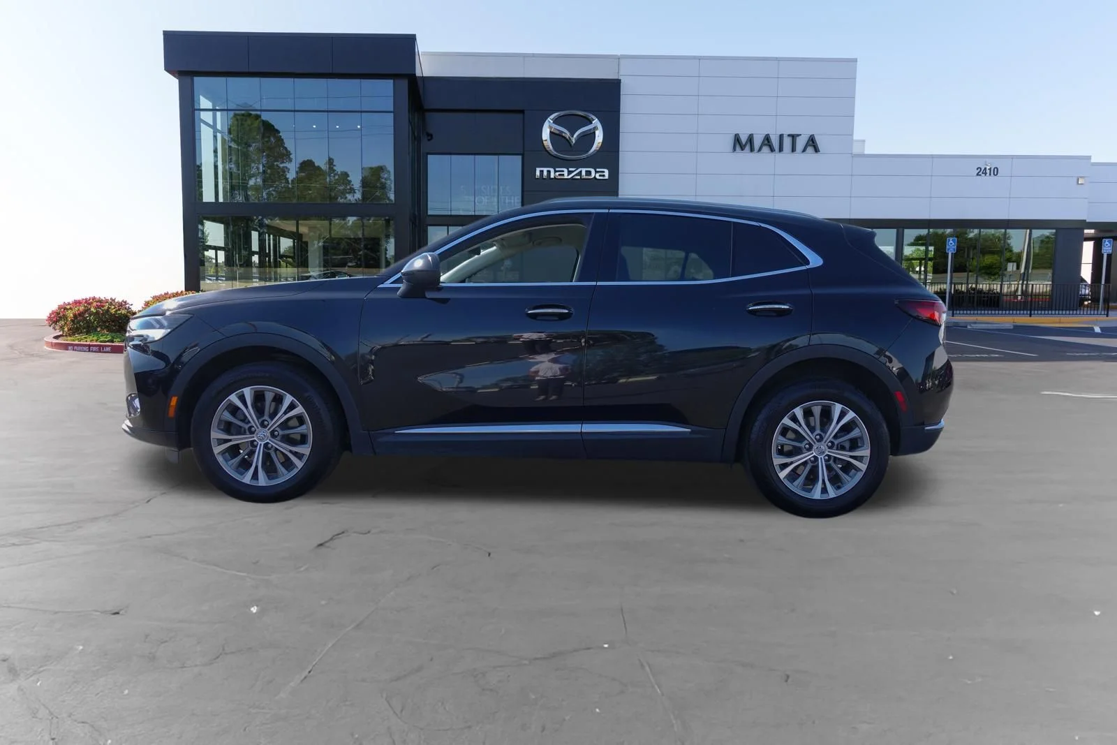 Used 2023 Ebony Twilight Metallic Buick Preferred image 6