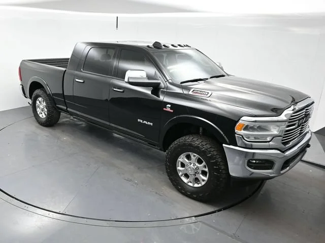 Used 2022 Diamond Black Crystal Pearlcoat Ram Laramie image 29