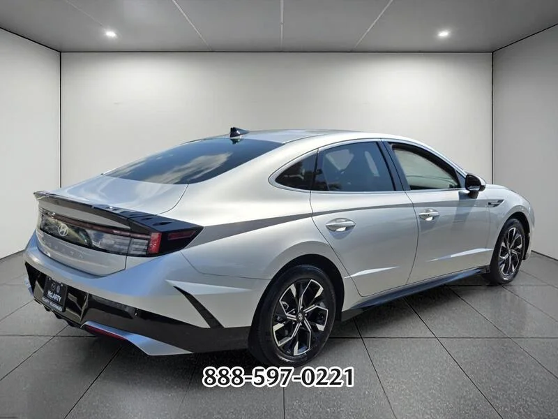 Used 2025 Silver HYUNDAI SEL image 5