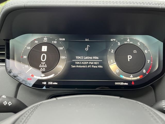 New 2026 Eiger Grey Land Rover SE image 14