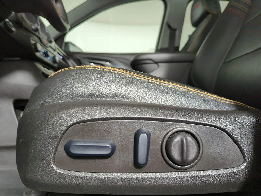 Used 2023 Sterling Metallic GMC AT4 image 25