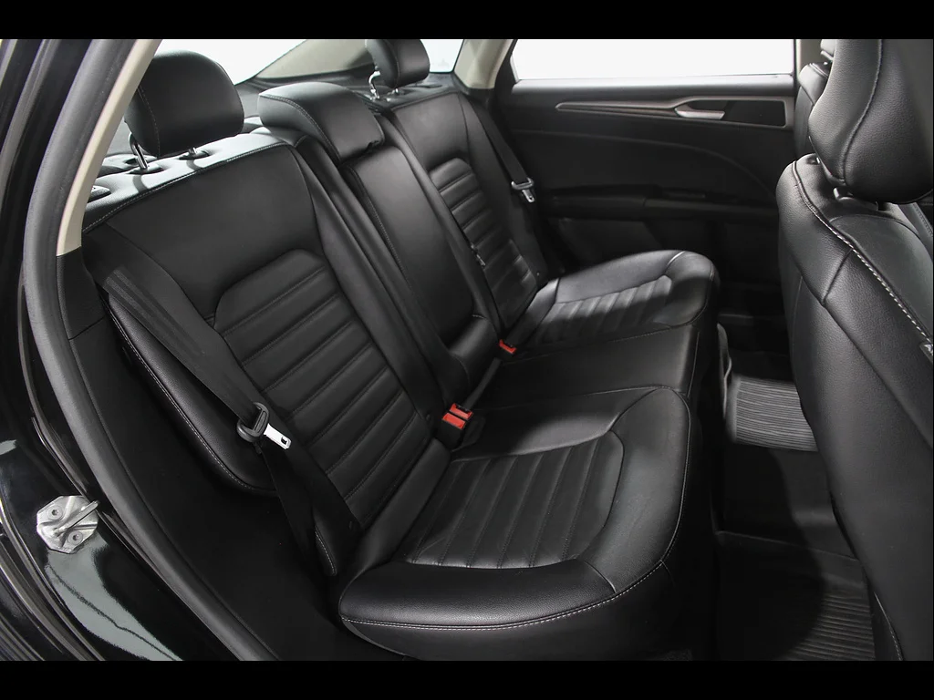 Used 2018 Shadow Black Ford SE image 17