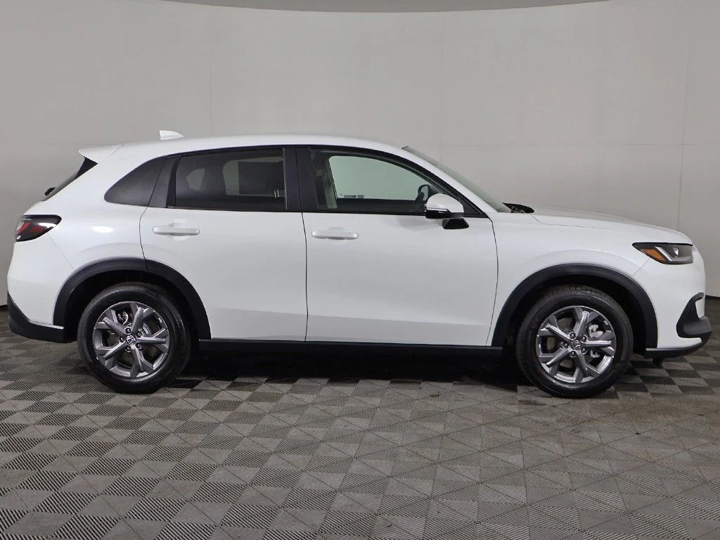 New 2027 Platinum White Pearl Honda LX image 9