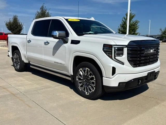 Used 2023 White Frost Tricoat GMC Denali Ultimate image 4