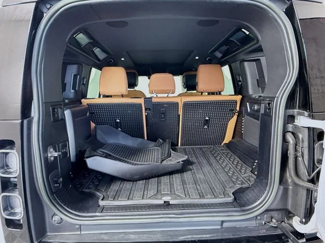 Certified Used 2023 White Land Rover V8 image 28