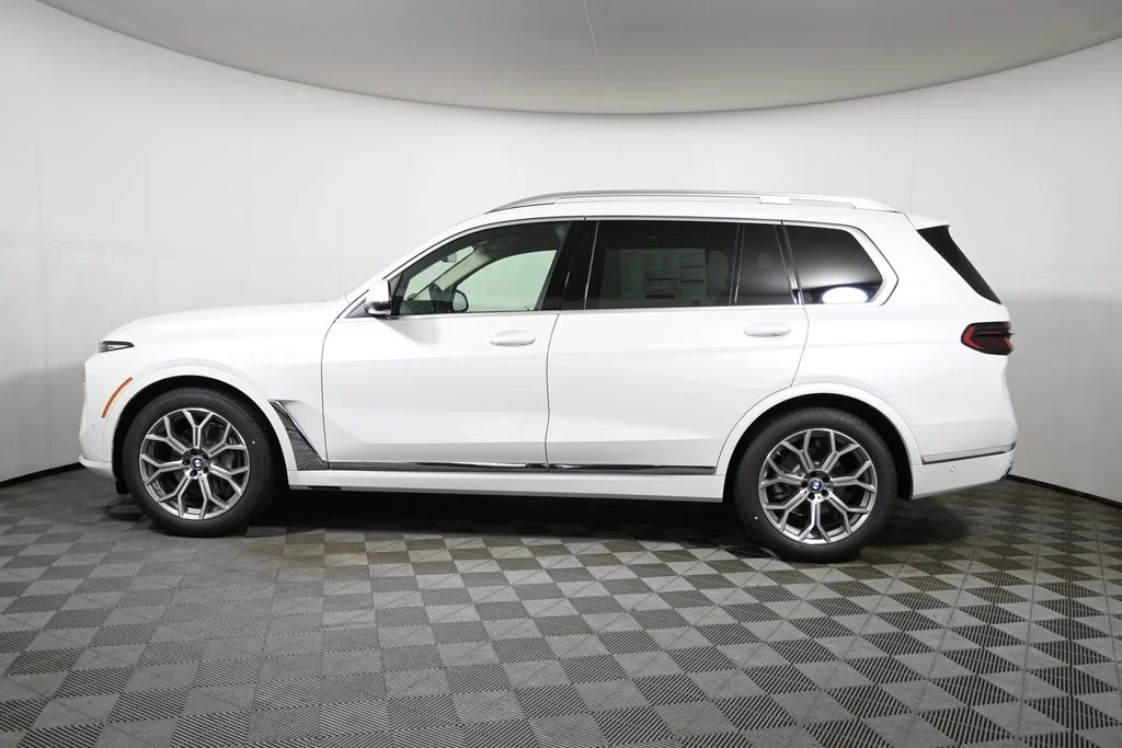 Used 2027 White BMW xDrive40i image 2