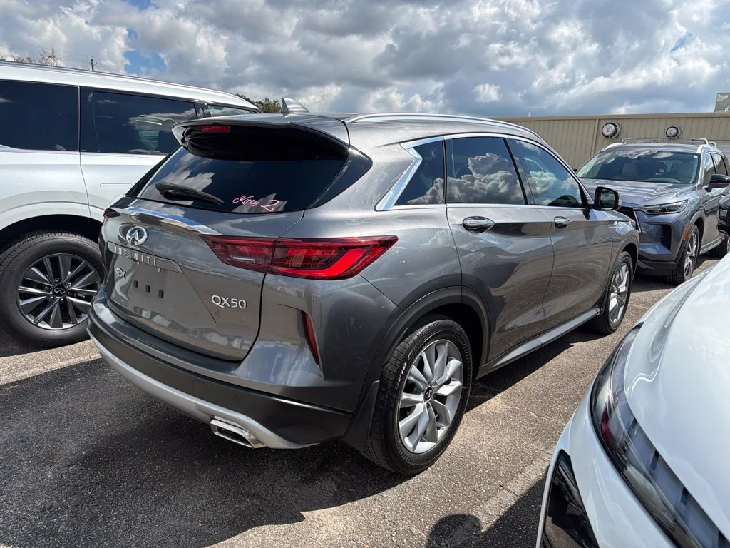 Used 2022 Graphite Shadow INFINITI LUXE image 6