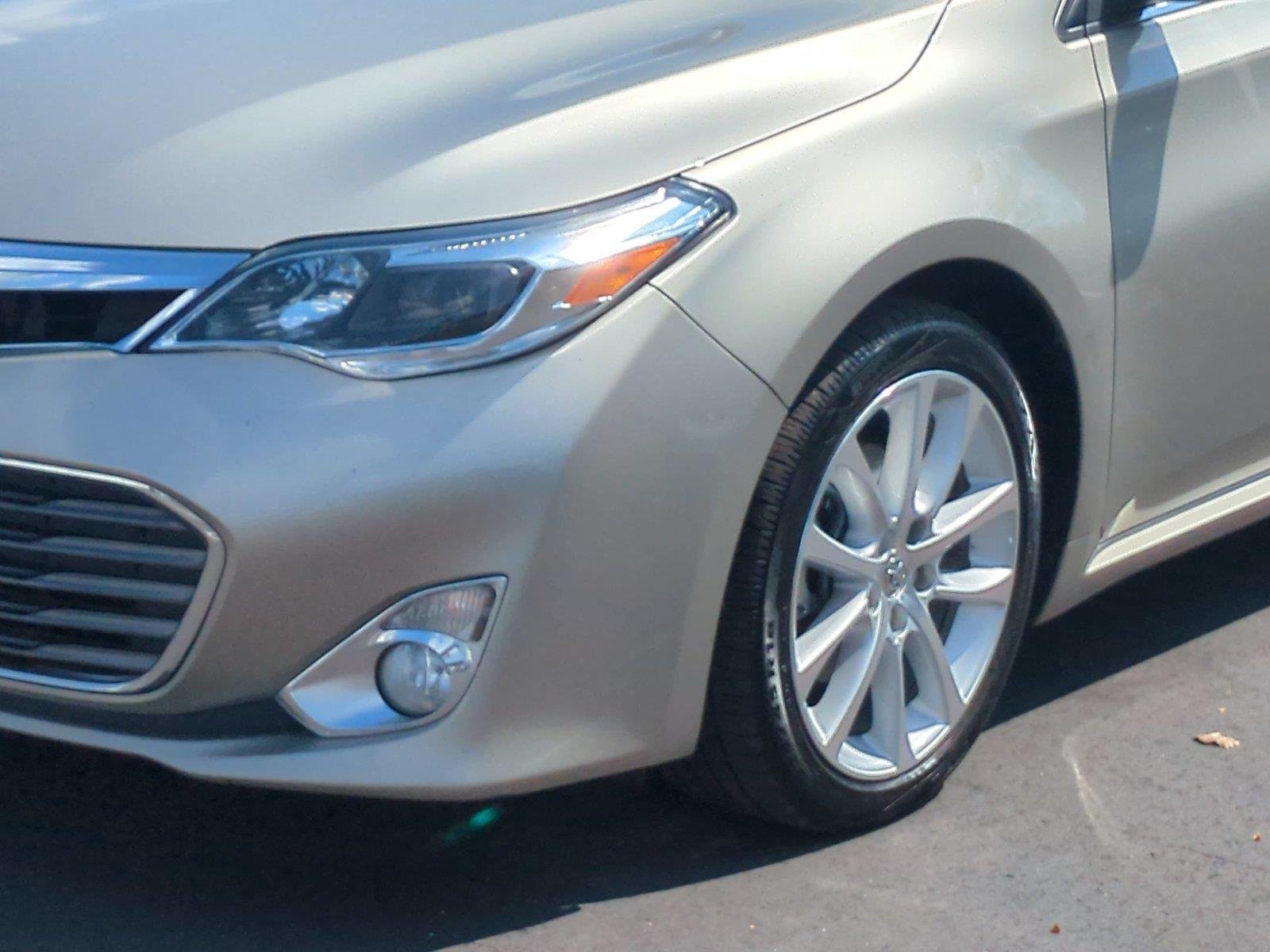 Used 2013  Toyota XLE Touring image 9