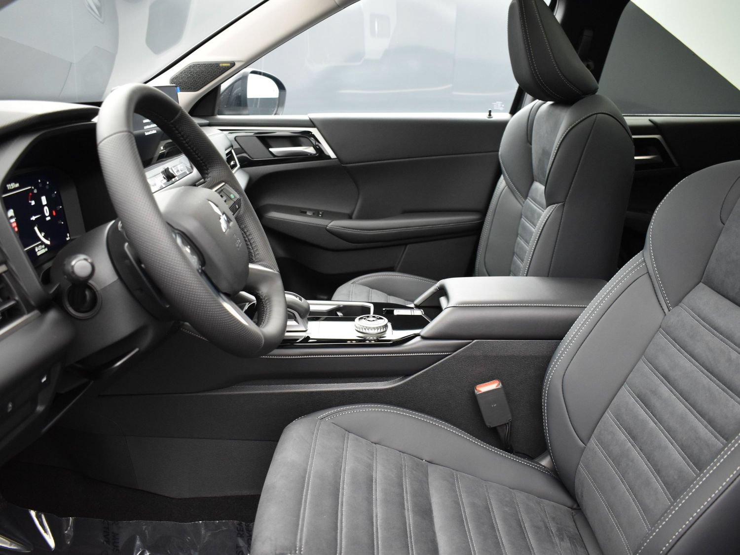 New 2026 Black Mitsubishi SE 1.5T 2WD image 11