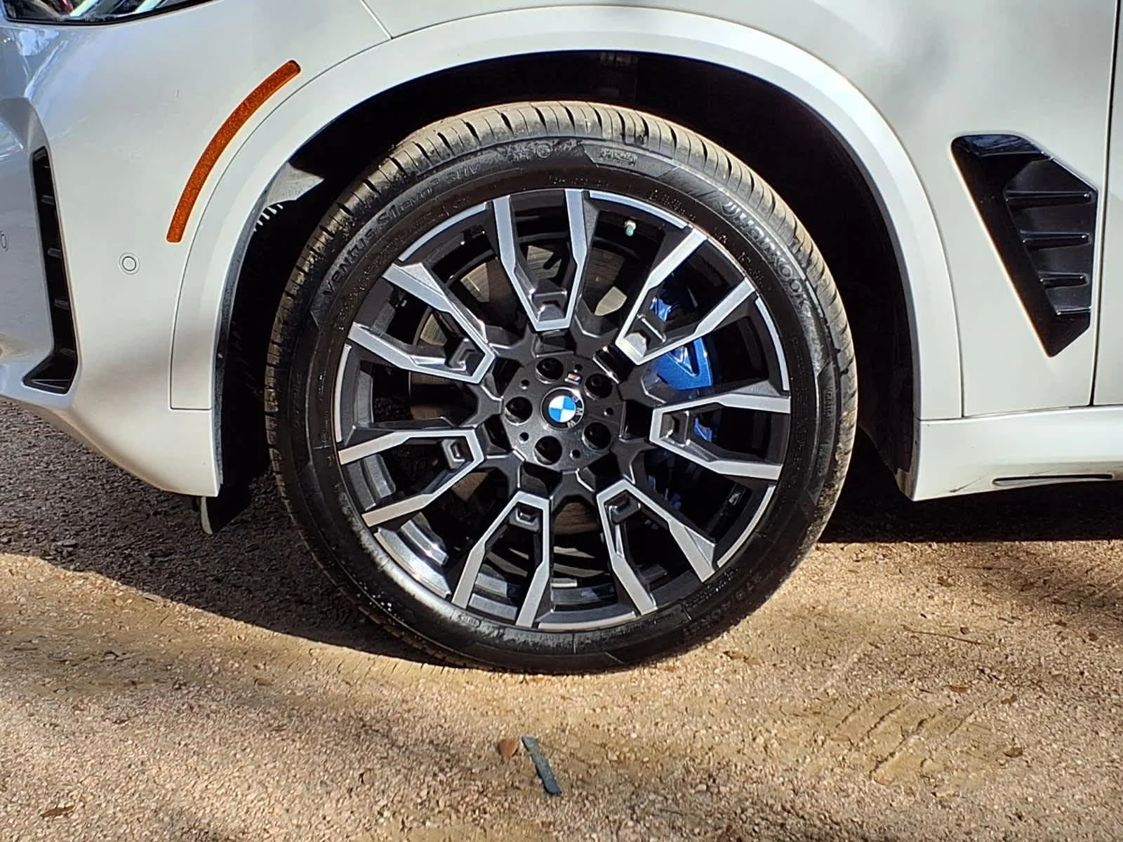 Used 2024  BMW M60i image 11