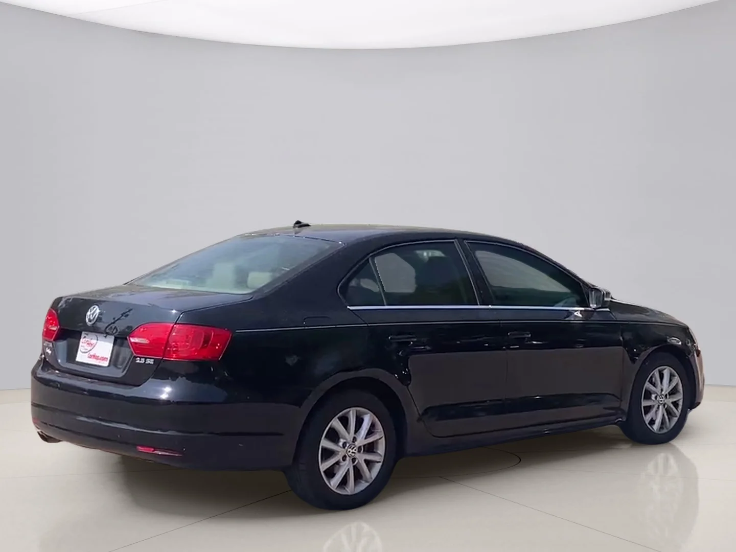 Used 2013 Black Volkswagen SE image 5