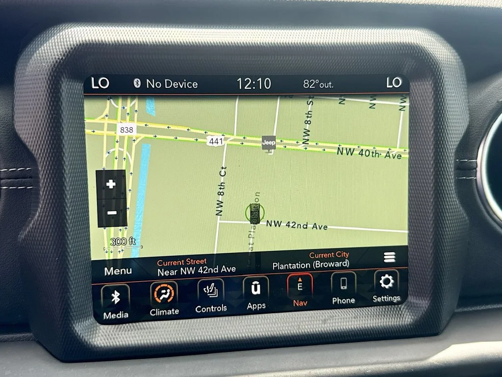 Used 2022  Jeep Unlimited Sahara 4xe image 14