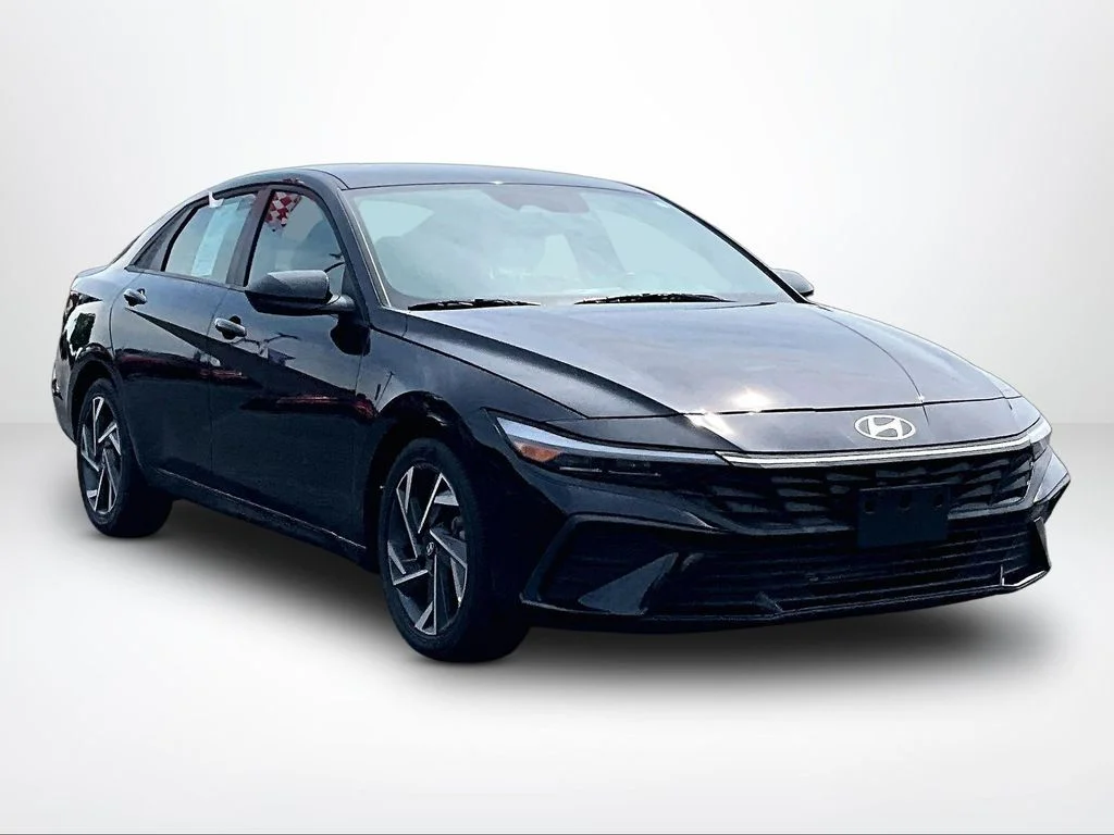 Used 2025 Black Hyundai SEL Sport image 10
