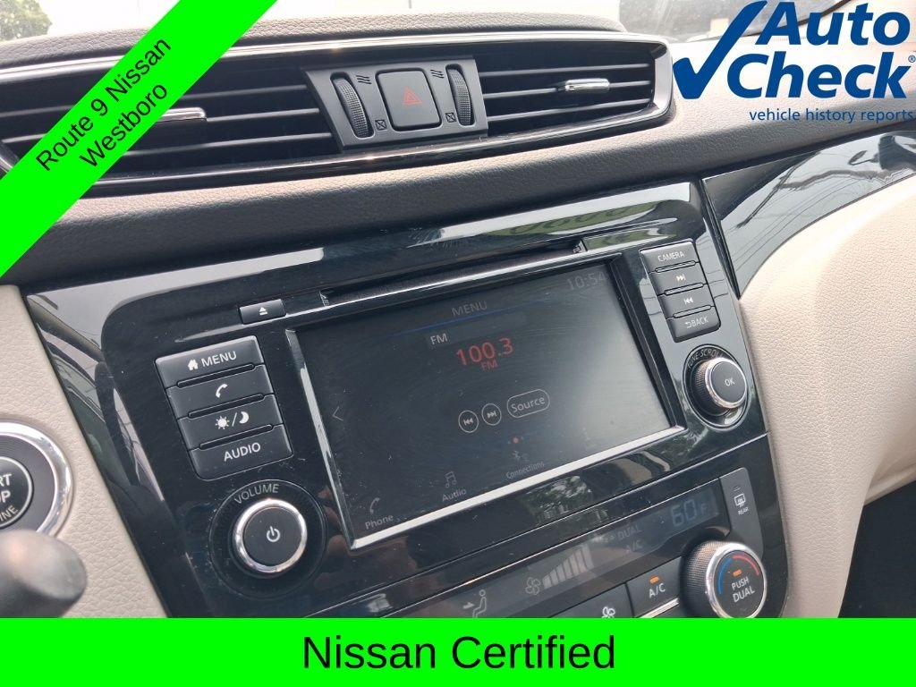 Used 2020 White Nissan SV image 17