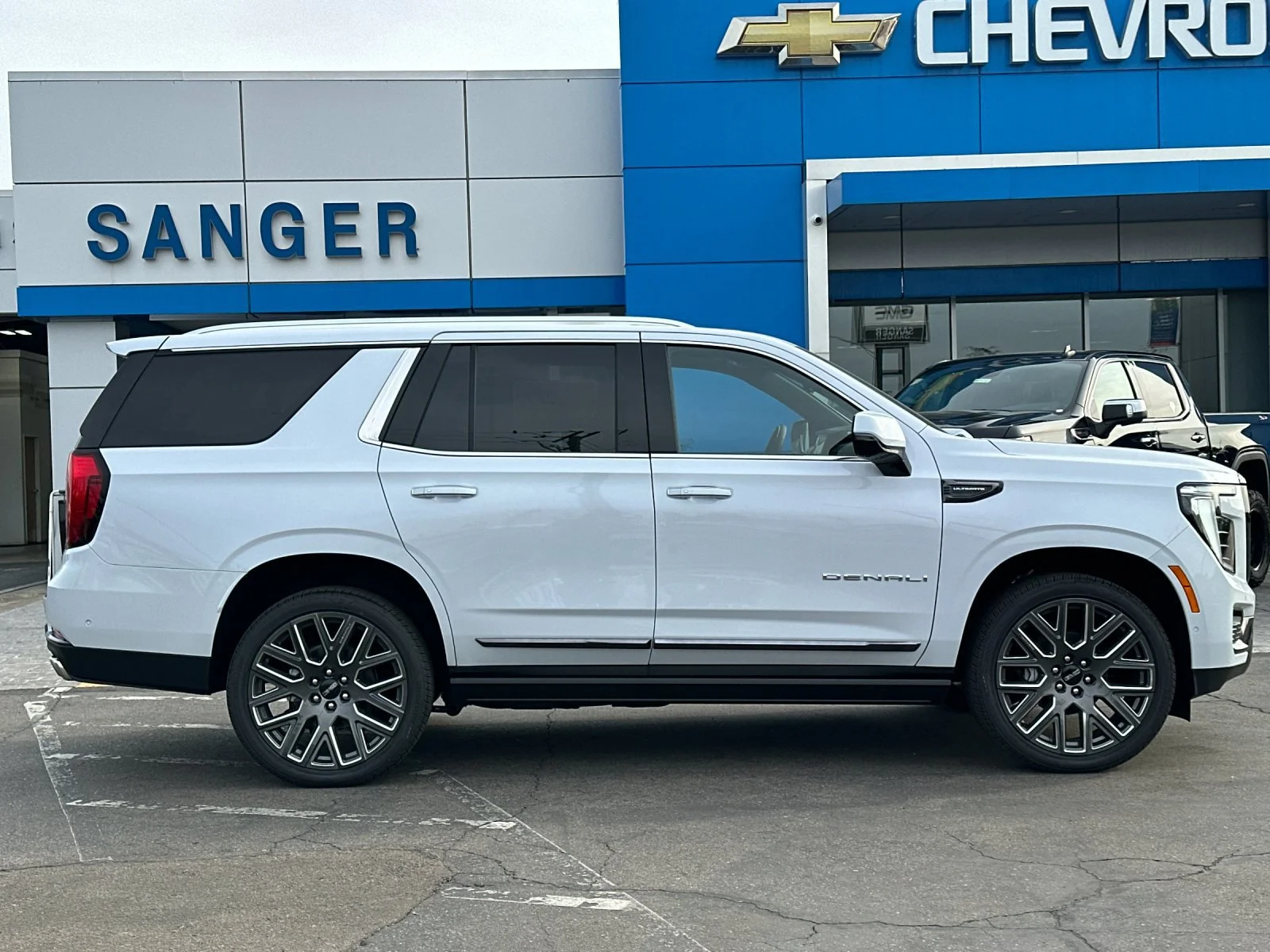 New 2027 Glacier White Tricoat GMC Denali Ultimate image 3