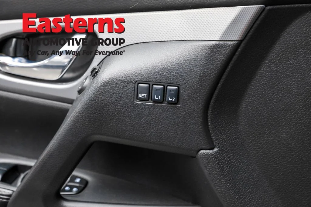 Used 2020 Gray Nissan SL image 21